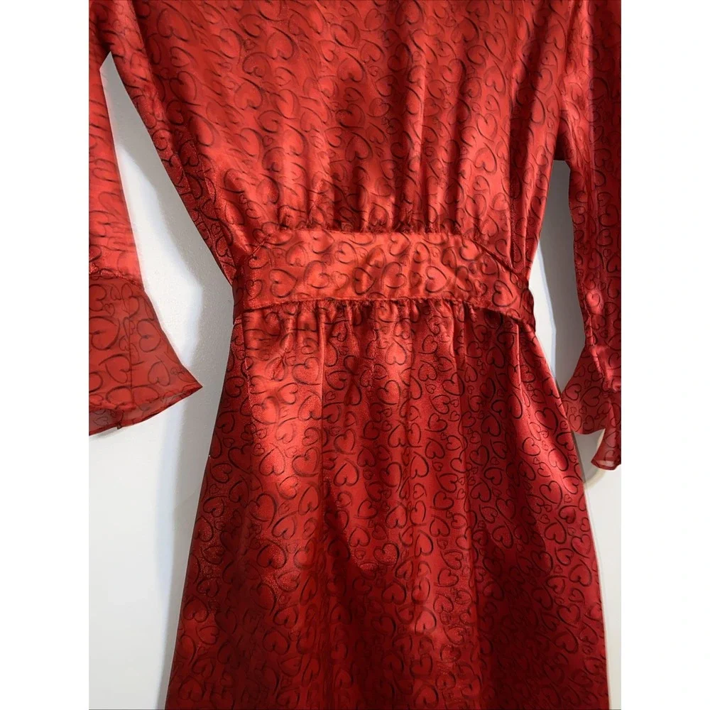 Red Satin Robe Women's‎ Medium Black Script Hearts Morgan Taylor Spa